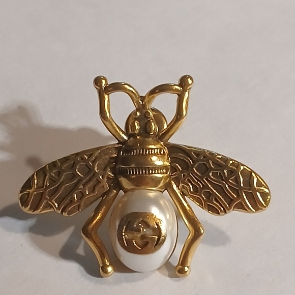 Authentic Gucci Gold Tone GG Faux Pearl Bee Earrings - Picture 6 of 9